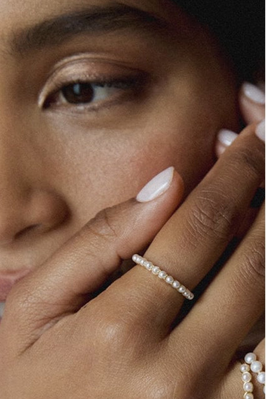 【デイジー ロンドン/DAISY LONDON】のMini Pearl Band リング ゴールド 人気、トレンドファッション・服の通販 founy(ファニー) 　ファッション　Fashion　レディースファッション　Fashion for Women　シンプル　Simple, Minimal　パール　Pearl, Pearl Accent　再入荷　Restock / Back in Stock　other-2|ID: prp329100004942912 ipo3291000000037100086