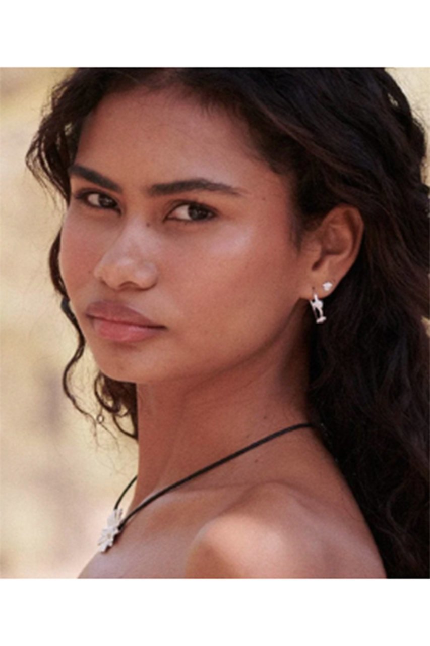 【デイジー ロンドン/DAISY LONDON】のDAISY MINI MOTHER OF PEARL STUD ピアス 人気、トレンドファッション・服の通販 founy(ファニー) 　ファッション　Fashion　レディースファッション　Fashion for Women　ジュエリー　Jewelry　ファッションリング　Fashion Rings　イヤリング・フープ・ドロップタイプ　Hoop, Drop & Clip Earrings　イヤリング　Earrings　コレクション　Collection, Seasonal Line　パール　Pearl, Pearl Accent　再入荷　Restock / Back in Stock　other-7|ID: prp329100004942914 ipo3291000000037100102