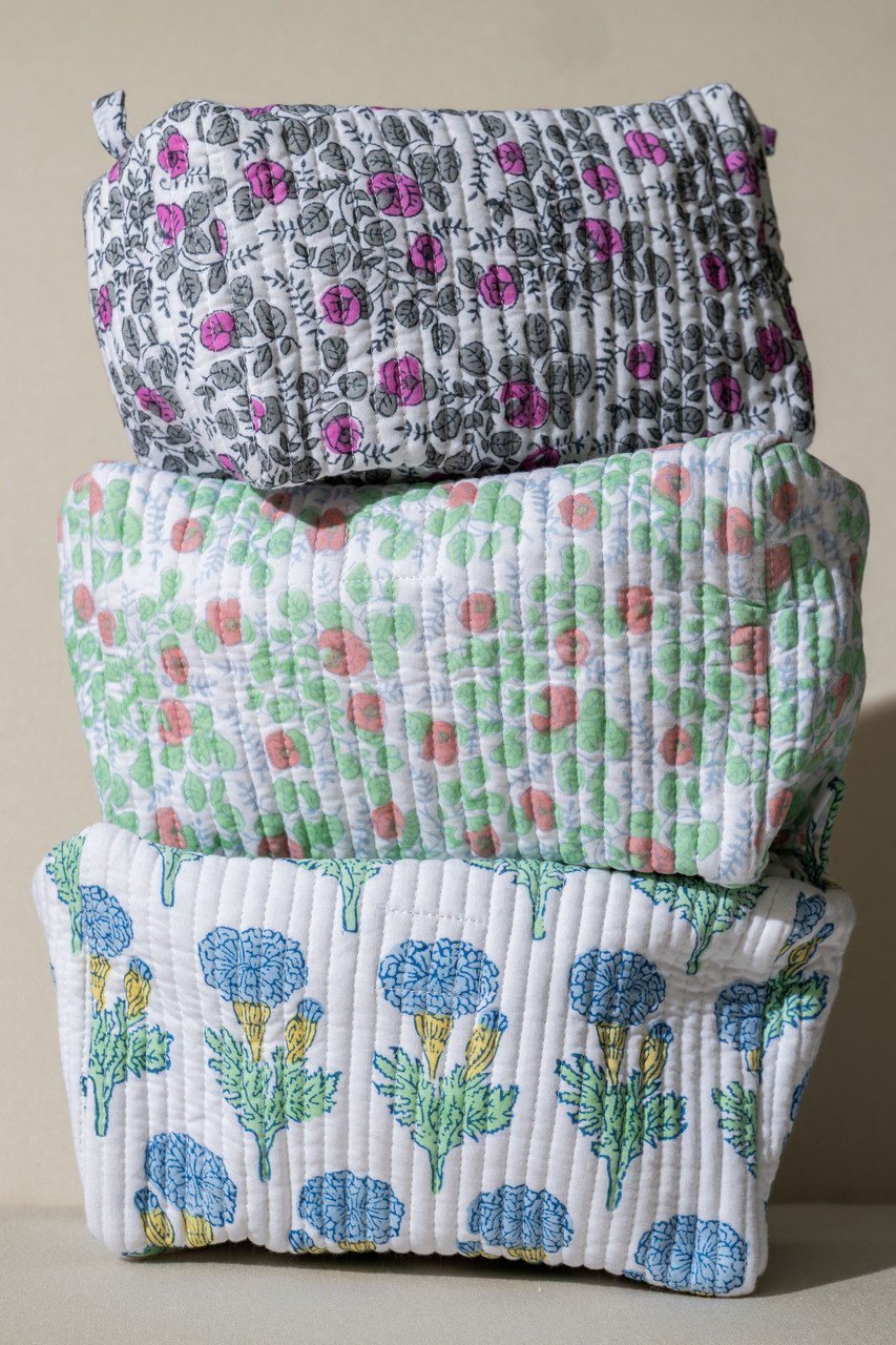 【エスゼット ブロックプリント/SZ Blockprints】のMAKEUP BAG BLUEBERRY ポーチ 人気、トレンドファッション・服の通販 founy(ファニー) 　ファッション　Fashion　レディースファッション　Fashion for Women　ポーチ&ミニバッグ　Pouches & Mini Bags　ジュエリー　Jewelry, Accessories　ネックレス　Necklace, Pendant Necklace　バングル　Bangle, Bracelet　フォルム　Silhouette, Form　プリント　Print, Printed Pattern　ポーチ　Pouch, Small Case　ワイド　Wide, Wide Fit　新作・新入荷　New Arrivals / New In　other-2|ID: prp329100004942930 ipo3291000000037100201