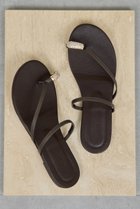 【ガリャルダガランテ/GALLARDAGALANTE】の【2.718】ビジュートングサンダル 人気、トレンドファッション・服の通販 founy(ファニー) ファッション Fashion レディースファッション Fashion for Women サンダル Sandals, Summer Shoes ビジュー Bijou, Jewel-like Accent ラップ Wrap, Wrap Design エレガント 上品 Elegant 新作・新入荷 New Arrivals / New In thumbnail ダークブラウン|ID: prp329100004942968 ipo3291000000037100451