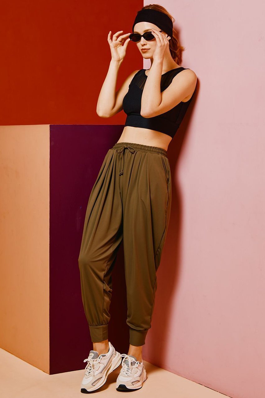 【レイール/Reir】のタックパンツ【UPF50+】【水陸両用】 人気、トレンドファッション・服の通販 founy(ファニー) 　ファッション　Fashion　レディースファッション　Fashion for Women　パンツ　Pants & Trousers　スポーツウェア　Functional & Stylish Sportswear　なめらか　Smooth, Silky Texture　ギャザー　Gathered, Ruffled　ストレッチ　Stretch, Stretchy Fabric　スポーツ　Sports, Activewear　フィット　Fit, Slim Fit　リラックス　Relax, Relaxed Fit　再入荷　Restock / Back in Stock　other-4|ID: prp329100004948275 ipo3291000000037132879