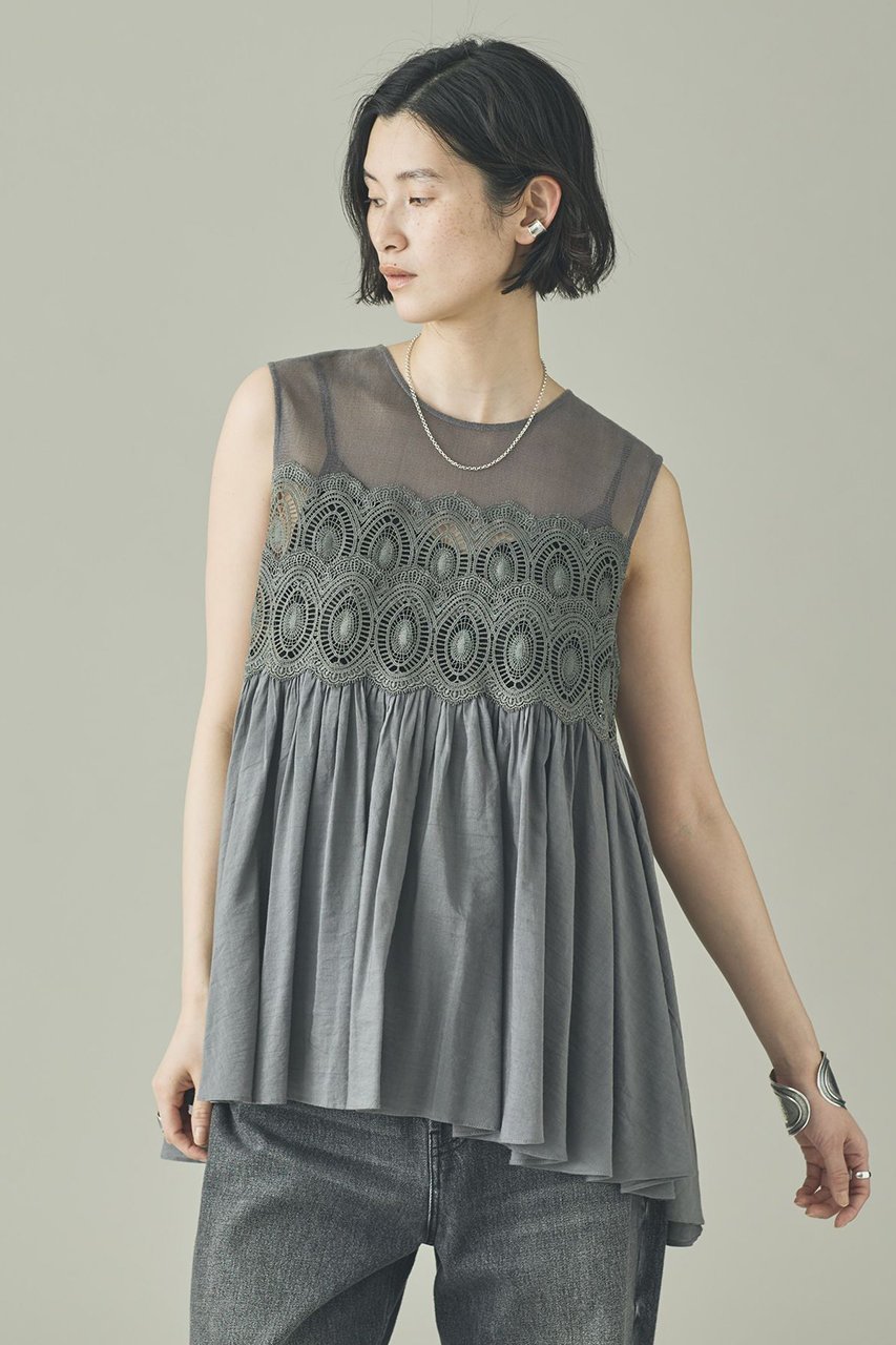【カレンソロジー/Curensology】のケミカルレースブラウス インテリア・キッズ・メンズ・レディースファッション・服の通販 founy(ファニー) 　ファッション　Fashion　レディースファッション　Fashion for Women　トップス・カットソー　Cut & Sew Tops　キャミソール&ノースリーブ　Camisoles & Sleeveless Tops　シャツ・ブラウス・オフィスカジュアル　Elegant Blouses & Button-Ups　インド　Indian Textile　ギャザー　Gathered, Ruffled　ケミカル　Chemical, Chemical Wash　コンビ　Combo, Combination Style　ノースリーブ　Sleeveless, No-Sleeve　バランス　Balance, Style Balance　フレア　Flare, Flared　レース　Lace, Lace Fabric　夏　Summer　新作・新入荷　New Arrivals / New In　グレー|ID: prp329100004948295 ipo3291000000037133018