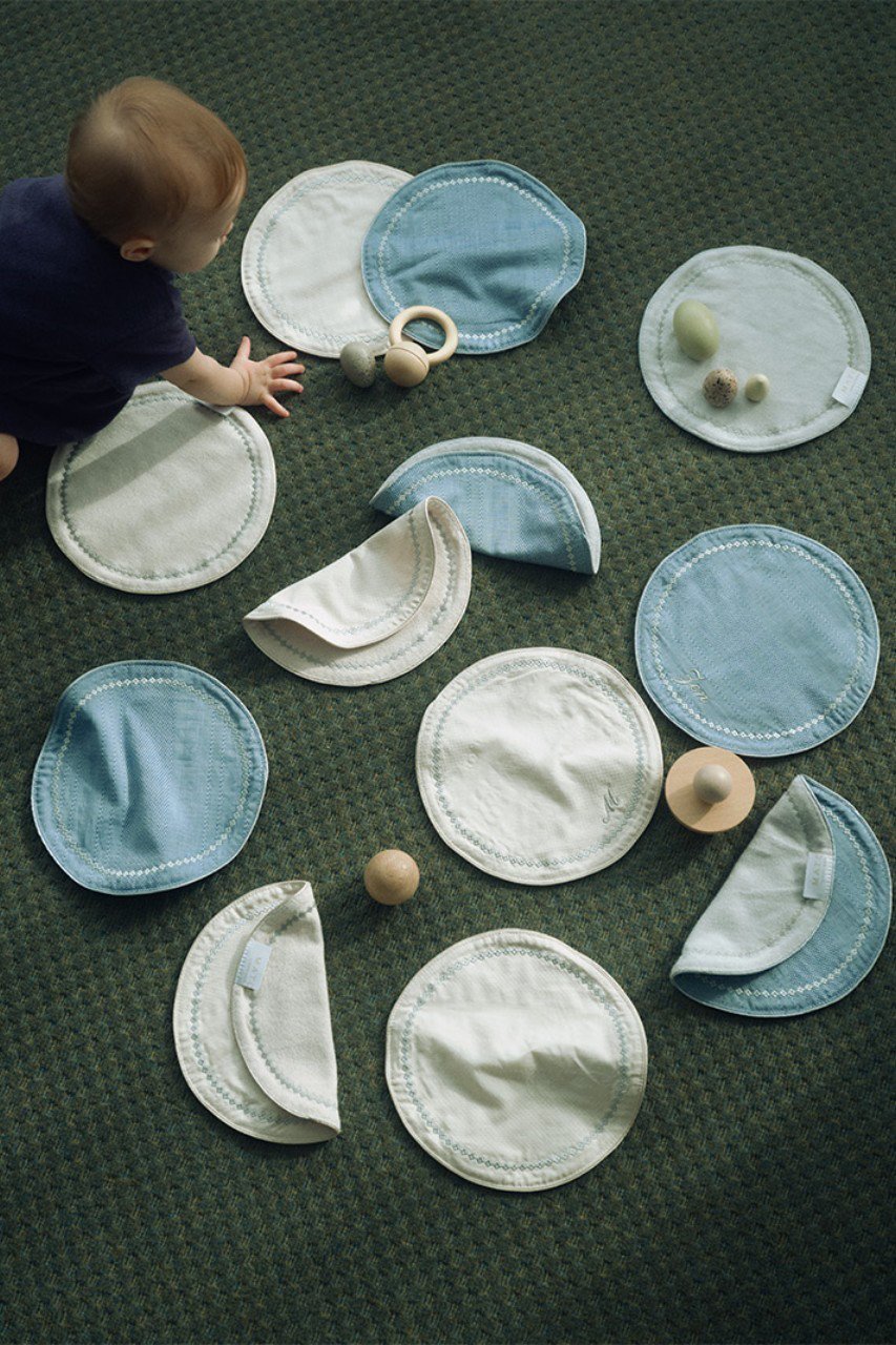 【マールマール/MARLMARL】の【MATO by MARLMARL】ORBITA HAND TOWEL ハンドタオル 人気、トレンドファッション・服の通販 founy(ファニー) 　ファッション　Fashion　レディースファッション　Fashion for Women　レイングッズ・傘・晴雨兼用傘　Umbrellas & Rain Gear　傘　Umbrella, Parasol　シルバー　Silver, Metallic Silver　タオル　Towel, Bath Towel　時計　Watch, Wristwatch　ハンカチ　Handkerchief, Hanky　ハンド　Hand, Handmade　パイピング　Piping, Trim Design　フォルム　Silhouette, Form　ラウンド　Round, Round Neck　ワンポイント　One Point, Statement Accent　おすすめ　Recommended / Our Picks　エレガント 上品　Elegant　ギフト プレゼント　Gift / Present　新作・新入荷　New Arrivals / New In　other-7|ID: prp329100004948310 ipo3291000000037133138