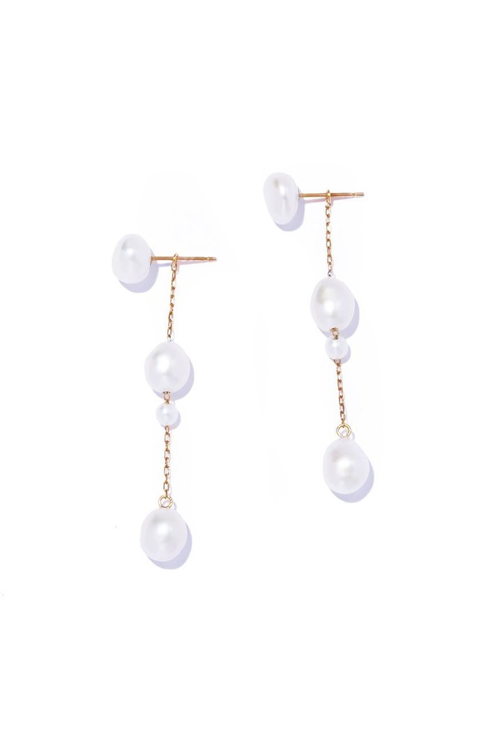 【ルボンボン/les bonbon】のflotter pearl ピアス インテリア・キッズ・メンズ・レディースファッション・服の通販 founy(ファウニー) https://founy.com/ ファッション Fashion レディースファッション Fashion for Women ジュエリー Jewelry ファッションリング Fashion Rings イヤリング・フープ・ドロップタイプ Hoop, Drop & Clip Earrings なめらか Smooth, Silky Texture イヤリング Earrings カットソー Cut and Sewn Top セットアップ Set-Up, Coordinated Outfit チェーン Chain, Chain Strap ドレス Dress, One-Piece パール Pearl, Pearl Accent |ID: prp329100004950607 ipo3291000000037151052