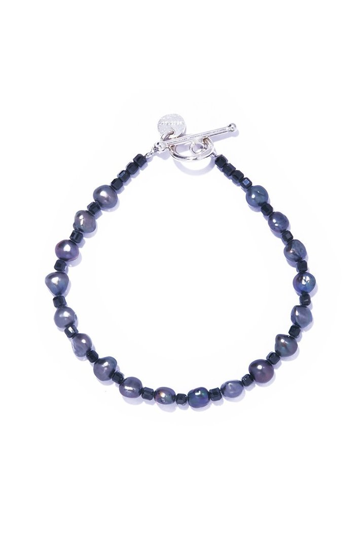 【ルボンボン/les bonbon】のombre pearl ブレスレット インテリア・キッズ・メンズ・レディースファッション・服の通販 founy(ファウニー) https://founy.com/ ファッション Fashion レディースファッション Fashion for Women ジュエリー Jewelry チェーン＆カフブレスレット Cuff & Chain Bracelets バングル・カフブレスレット Bangles & Cuff Bracelets ノースリーブ Sleeveless, No-Sleeve バランス Balance, Style Balance ブレスレット Bracelet, Wristband |ID: prp329100004950612 ipo3291000000037151082