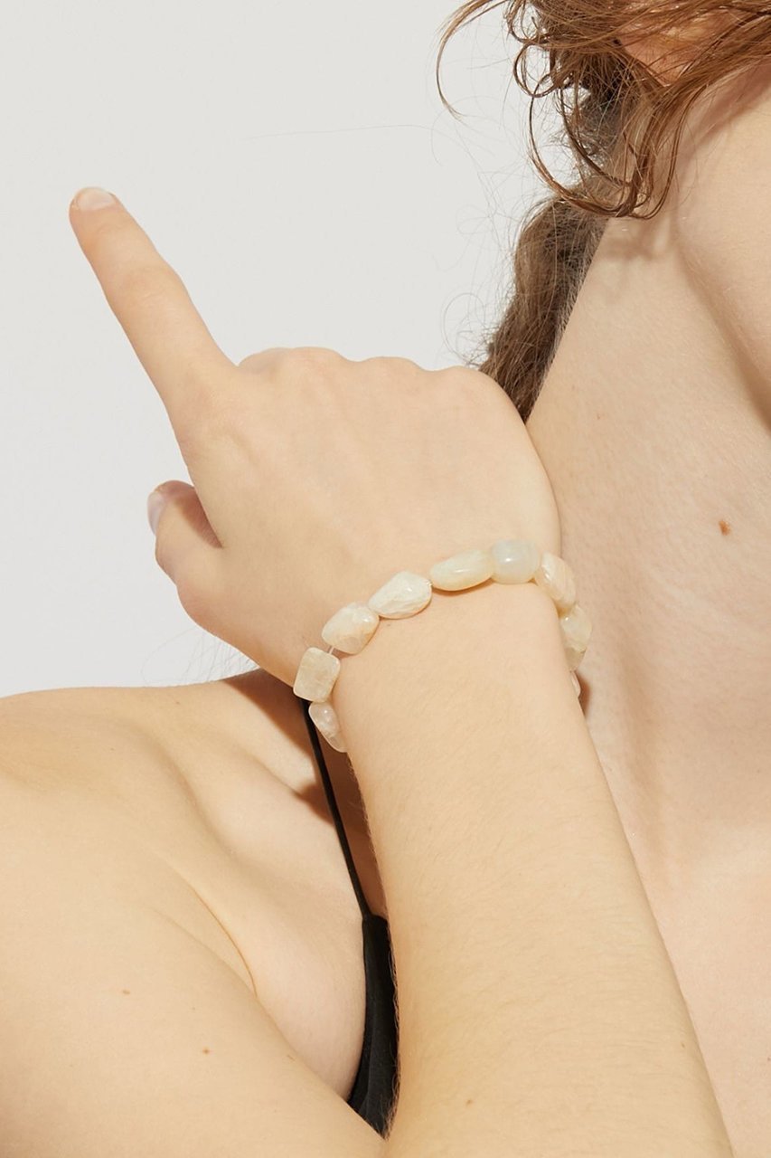 【アルティーダ ウード/ARTIDA OUD】のamulette 「ロマンチックな幸福を呼び込む」クリームムーンストーン オーガニック ブレスレット 人気、トレンドファッション・服の通販 founy(ファニー) 　ファッション　Fashion　レディースファッション　Fashion for Women　ジュエリー　Jewelry　チェーン＆カフブレスレット　Cuff & Chain Bracelets　バングル・カフブレスレット　Bangles & Cuff Bracelets　オーガニック　Organic Cotton　ブレスレット　Bracelet, Wristband　other-4|ID: prp329100004950656 ipo3291000000037151351