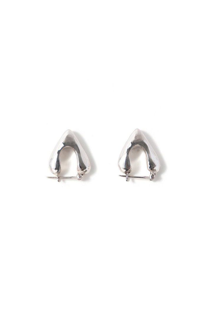【メゾンドパルス/MAISON DPULSE】のTulip ピアス インテリア・キッズ・メンズ・レディースファッション・服の通販 founy(ファウニー) https://founy.com/ ファッション Fashion レディースファッション Fashion for Women ジュエリー Jewelry ファッションリング Fashion Rings イヤリング・フープ・ドロップタイプ Hoop, Drop & Clip Earrings イヤリング Earrings チューリップ Tube, Tube Top フープ Hoop, Hoop Earrings モチーフ Motif, Design Theme |ID: prp329100004950751 ipo3291000000037151951