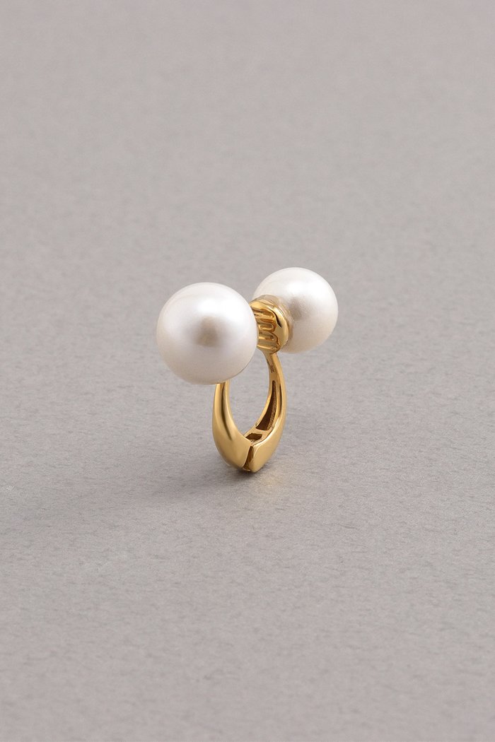 【プラス ヴァンドーム/Plus Vendome】のPEARL フィット イヤーカフ 2pearl(片耳用) インテリア・キッズ・メンズ・レディースファッション・服の通販 founy(ファウニー) https://founy.com/ ファッション Fashion レディースファッション Fashion for Women ジュエリー Jewelry ファッションリング Fashion Rings イヤリング・フープ・ドロップタイプ Hoop, Drop & Clip Earrings イエロー Yellow イヤリング Earrings イヤーカフ Ear Cuffs コーティング Coating, Coated Finish シンプル Simple, Minimal パール Pearl, Pearl Accent フィット Fit, Slim Fit メタル Metal, Metal Parts 片耳 One-Ear, Single Earring |ID: prp329100004950815 ipo3291000000037152372