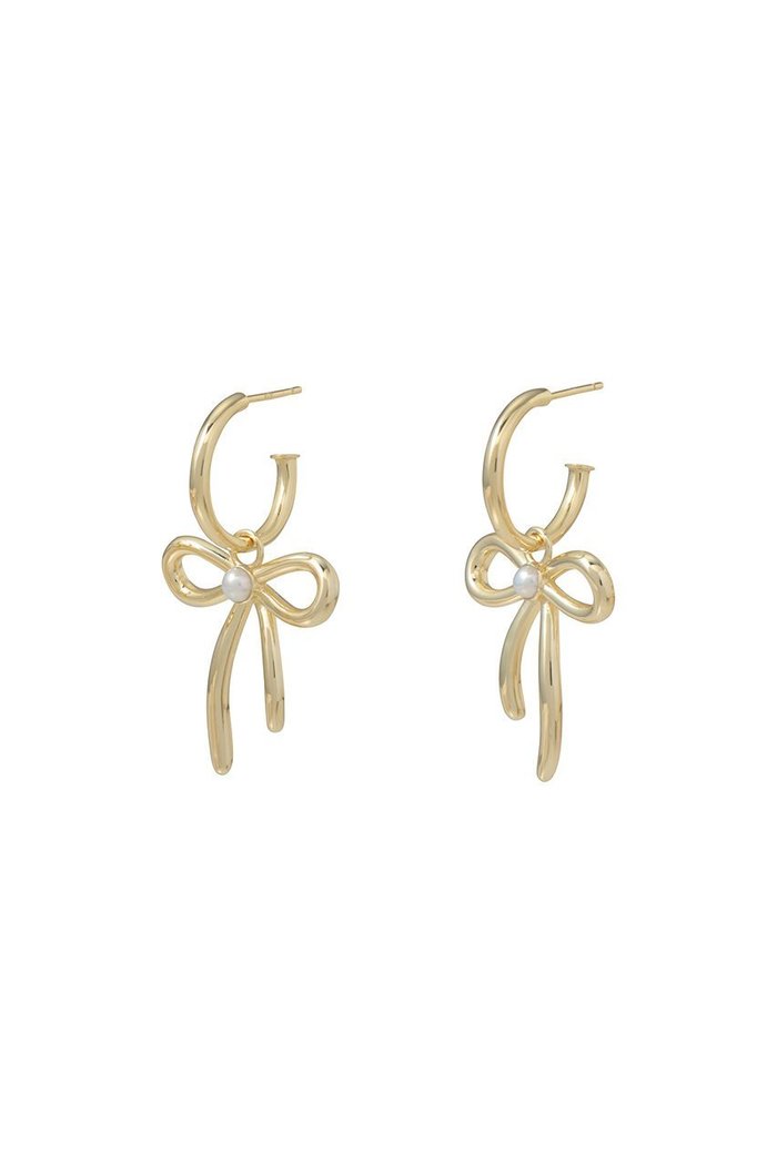 【デイジー ロンドン/DAISY LONDON】のDaisy Bow Large Drop ピアス インテリア・キッズ・メンズ・レディースファッション・服の通販 founy(ファウニー) https://founy.com/ ファッション Fashion レディースファッション Fashion for Women ジュエリー Jewelry ファッションリング Fashion Rings イヤリング・フープ・ドロップタイプ Hoop, Drop & Clip Earrings イヤリング Earrings パール Pearl, Pearl Accent モチーフ Motif, Design Theme リボン Ribbon, Bow エレガント 上品 Elegant |ID: prp329100004951061 ipo3291000000037153940