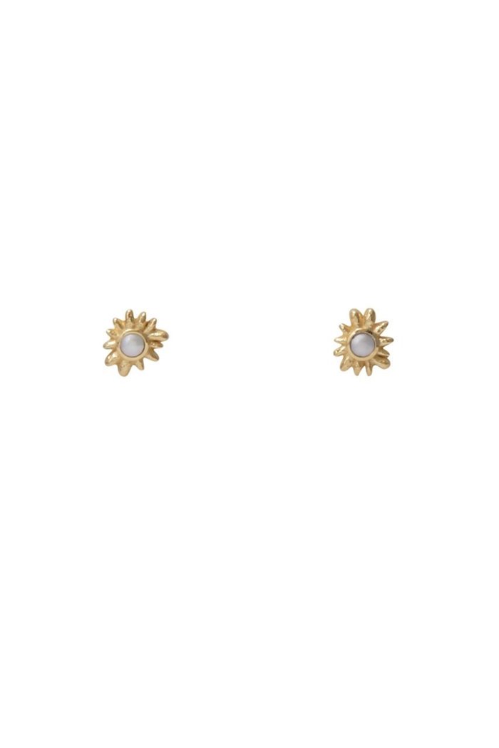 【デイジー ロンドン/DAISY LONDON】のDAISY MINI MOTHER OF PEARL STUD ピアス インテリア・キッズ・メンズ・レディースファッション・服の通販 founy(ファウニー) https://founy.com/ ファッション Fashion レディースファッション Fashion for Women ジュエリー Jewelry ファッションリング Fashion Rings イヤリング・フープ・ドロップタイプ Hoop, Drop & Clip Earrings イヤリング Earrings コレクション Collection, Seasonal Line センター Center, Center Line パール Pearl, Pearl Accent |ID: prp329100004951174 ipo3291000000037154716