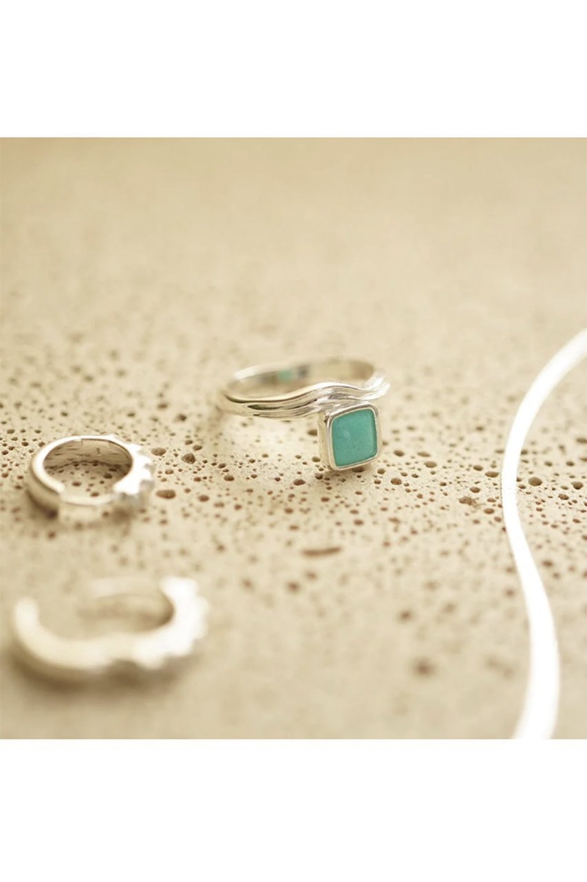 【デイジー ロンドン/DAISY LONDON】のTURQUOISE WAVE リング 人気、トレンドファッション・服の通販 founy(ファニー) 　ファッション　Fashion　レディースファッション　Fashion for Women　ジュエリー　Jewelry　クール　Cool, Chic　コレクション　Collection, Seasonal Line　シルバー　Silver, Metallic Silver　スクエア　Square, Square Shape　ターコイズ　Turquoise, Blue-Green　バランス　Balance, Style Balance　リゾート　Resort, Vacation Style　エレガント 上品　Elegant　other-5|ID: prp329100004951242 ipo3291000000037155174