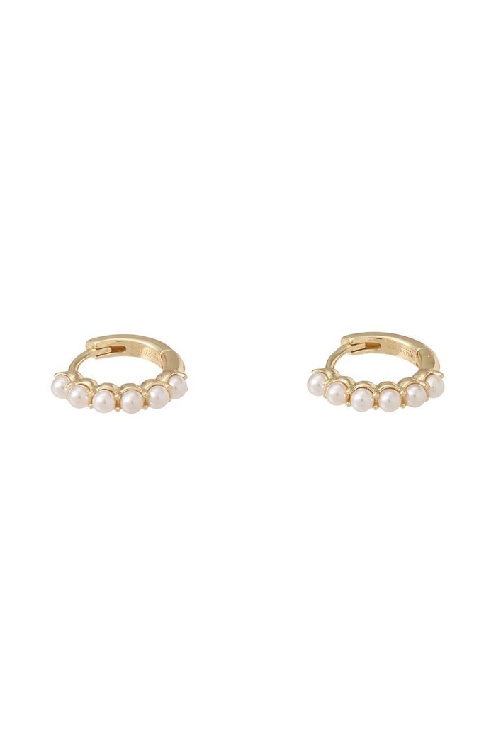 【デイジー ロンドン/DAISY LONDON】のPearl Mini Huggie ピアス ゴールド インテリア・キッズ・メンズ・レディースファッション・服の通販 founy(ファウニー) https://founy.com/ ファッション Fashion レディースファッション Fashion for Women ジュエリー Jewelry ファッションリング Fashion Rings イヤリング・フープ・ドロップタイプ Hoop, Drop & Clip Earrings おすすめ Recommended / Our Picks イヤリング Earrings オケージョン Occasion Wear ギフト プレゼント Gift / Present パーティ Party, Party Style パール Pearl, Pearl Accent フェミニン Feminine, Girly リュクス Luxury, Elegant, High-End, Chic |ID: prp329100004951403 ipo3291000000037156177