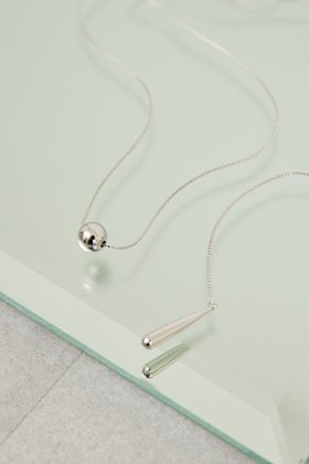 【ガリャルダガランテ/GALLARDAGALANTE】 ドロップY字ネックレス人気、トレンドファッション・服の通販 founy(ファニー) ファッション Fashion レディースファッション Fashion for Women ジュエリー Jewelry ネックレス Necklaces & Pendants おすすめ Recommended / Our Picks オケージョン Occasion Wear シルバー Silver, Metallic Silver スタイリッシュ Stylish, Fashionable ドロップ Drop Shoulder, Dropped Style ネックレス Necklace, Pendant Necklace モチーフ Motif, Design Theme ロング Long, Long-Length |ID:prp329100004951821