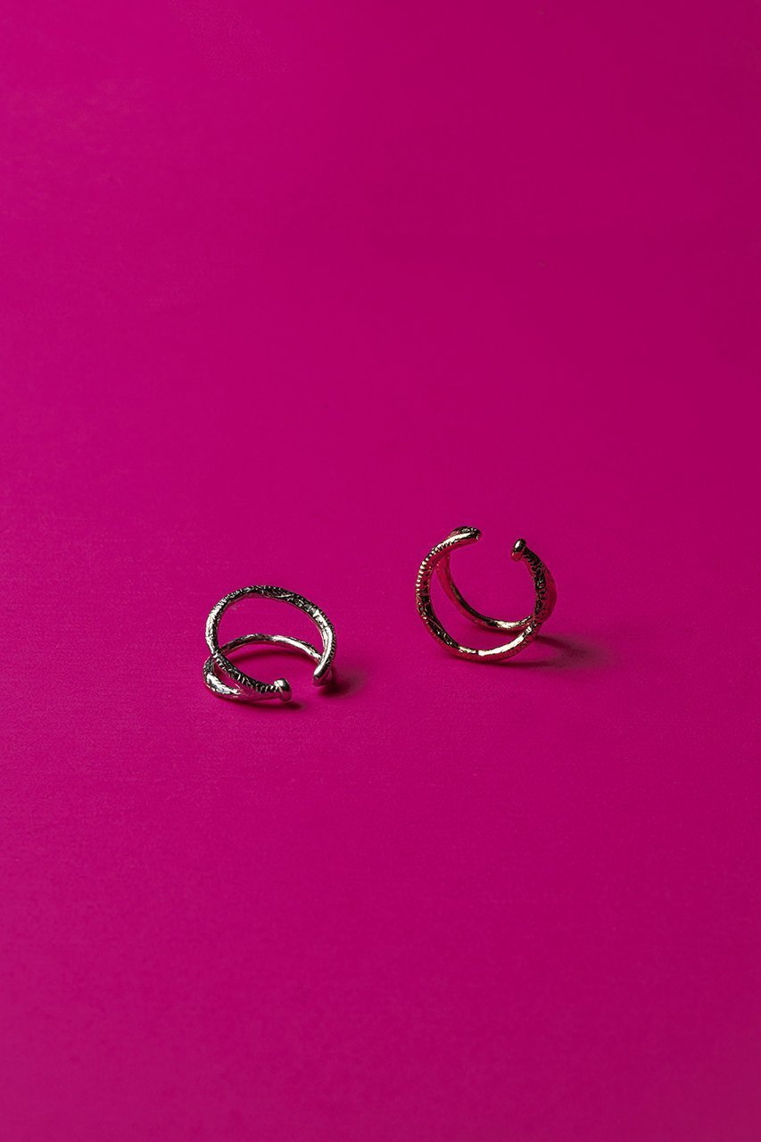 【カオル/KAORU】のEAR CUFF HELIX 2連シルバーイヤーカフ(片耳用) 人気、トレンドファッション・服の通販 founy(ファニー) 　ファッション　Fashion　レディースファッション　Fashion for Women　ジュエリー　Jewelry　ファッションリング　Fashion Rings　イヤリング・フープ・ドロップタイプ　Hoop, Drop & Clip Earrings　イヤリング　Earrings　イヤーカフ　Ear Cuffs　シルバー　Silver, Metallic Silver　シンプル　Simple, Minimal　フォルム　Silhouette, Form　ランダム　Random, Irregular　リュクス　Luxury, Elegant, High-End, Chic　片耳　One-Ear, Single Earring　other-4|ID: prp329100004951865 ipo3291000000037159035