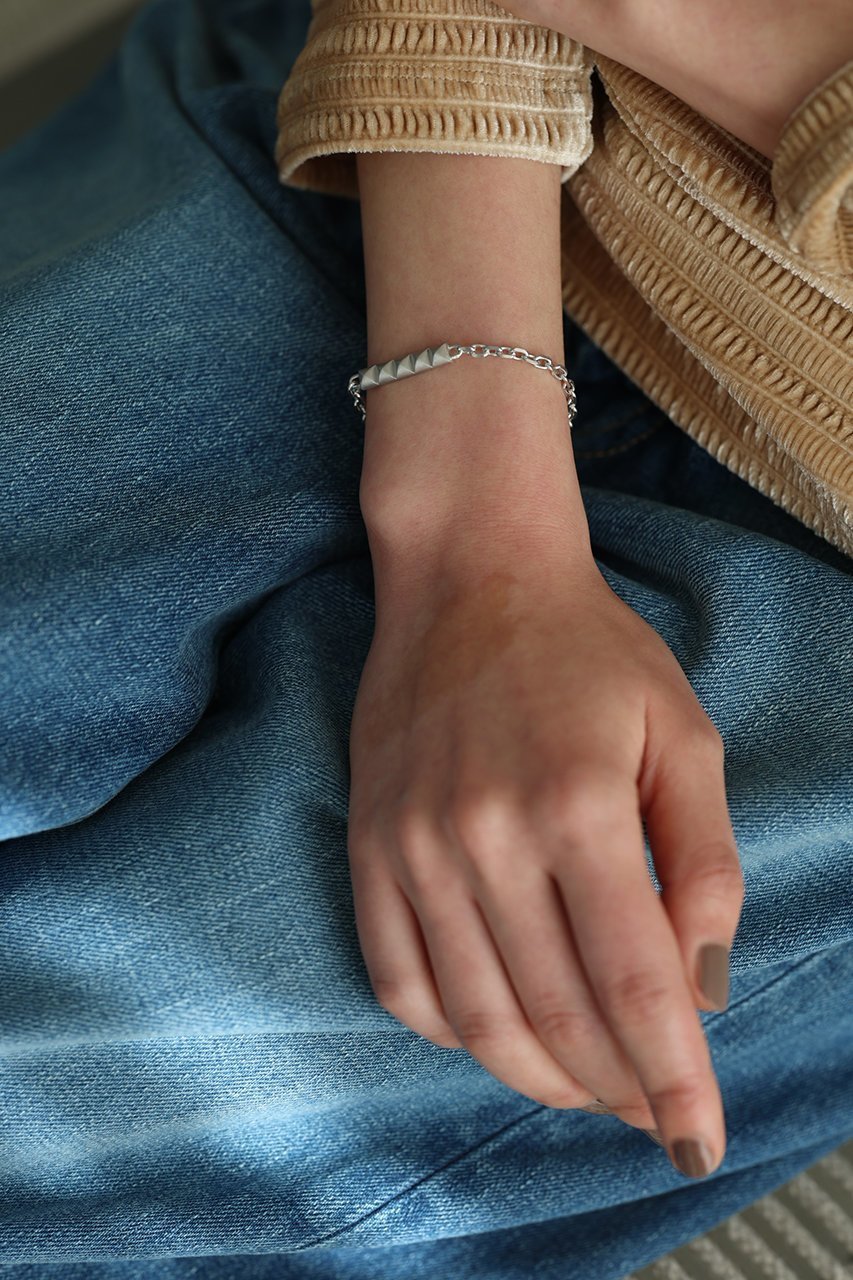【カドー/CADEAUX】のシルバースタッズブレスレット 人気、トレンドファッション・服の通販 founy(ファニー) 　ファッション　Fashion　レディースファッション　Fashion for Women　ジュエリー　Jewelry　チェーン＆カフブレスレット　Cuff & Chain Bracelets　バングル・カフブレスレット　Bangles & Cuff Bracelets　クール　Cool, Chic　シルバー　Silver, Metallic Silver　チェーン　Chain, Chain Strap　ブレスレット　Bracelet, Wristband　モダン　Modern, Contemporary　other-2|ID: prp329100004952014 ipo3291000000037159922