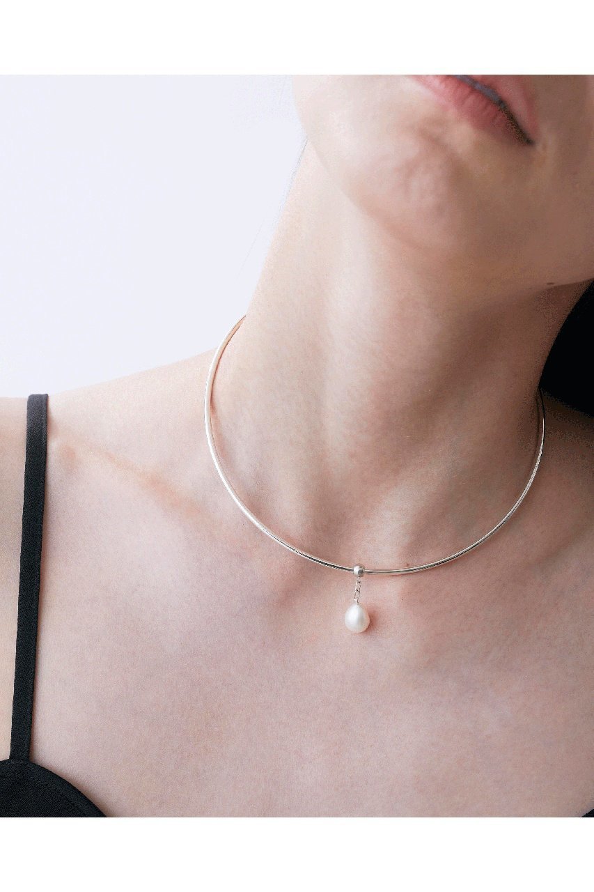 【プラウ/PLOW】のPearlチェーンチャーム チョーカー 人気、トレンドファッション・服の通販 founy(ファニー) 　ファッション　Fashion　レディースファッション　Fashion for Women　ジュエリー　Jewelry　ネックレス　Necklaces & Pendants　エレガント 上品　Elegant　シルバー　Silver, Metallic Silver　シンプル　Simple, Minimal　スタイリッシュ　Stylish, Fashionable　タートルネック　Turtleneck, High Neck　チェーン　Chain, Chain Strap　チャーム　Charm, Pendant　チョーカー　Tulle, Mesh Fabric　ドレス　Dress, One-Piece　ネックレス　Necklace, Pendant Necklace　パール　Pearl, Pearl Accent　ベーシック　Basic, Essential　other-2|ID: prp329100004952285 ipo3291000000037161538