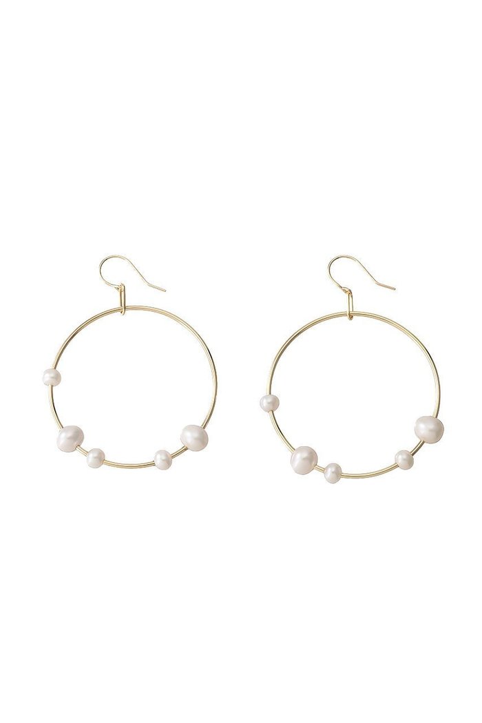 【ナチュラリジュエリ/NATURALI JEWELRY】のFlowサークルピアス インテリア・キッズ・メンズ・レディースファッション・服の通販 founy(ファウニー) https://founy.com/ ファッション Fashion レディースファッション Fashion for Women ジュエリー Jewelry ファッションリング Fashion Rings イヤリング・フープ・ドロップタイプ Hoop, Drop & Clip Earrings イヤリング Earrings サークル Circle, Round Design シンプル Simple, Minimal パーティ Party, Party Style パール Pearl, Pearl Accent フープ Hoop, Hoop Earrings ランダム Random, Irregular |ID: prp329100004952429 ipo3291000000037335787