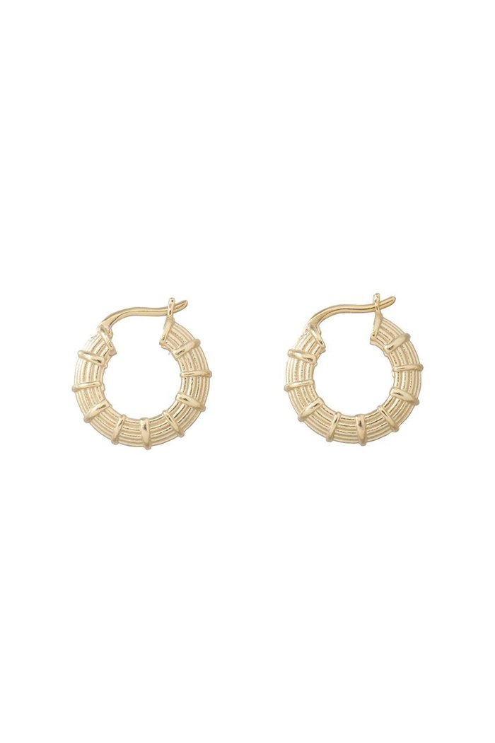 【デイジー ロンドン/DAISY LONDON】のApollo Midi フープピアス インテリア・キッズ・メンズ・レディースファッション・服の通販 founy(ファウニー) https://founy.com/ ファッション Fashion レディースファッション Fashion for Women ジュエリー Jewelry ファッションリング Fashion Rings イヤリング・フープ・ドロップタイプ Hoop, Drop & Clip Earrings イヤリング Earrings コレクション Collection, Seasonal Line テクスチャー Texture, Textured Fabric フープ Hoop, Hoop Earrings 春 Spring |ID: prp329100004952790 ipo3291000000037164614