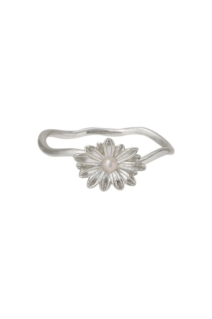【デイジー ロンドン/DAISY LONDON】のDAISY PEARL FLOWER リング インテリア・キッズ・メンズ・レディースファッション・服の通販 founy(ファウニー) https://founy.com/ ファッション Fashion レディースファッション Fashion for Women ジュエリー Jewelry オーガニック Organic Cotton コレクション Collection, Seasonal Line ハンド Hand, Handmade パーティ Party, Party Style パール Pearl, Pearl Accent エレガント 上品 Elegant |ID: prp329100004952951 ipo3291000000037165601