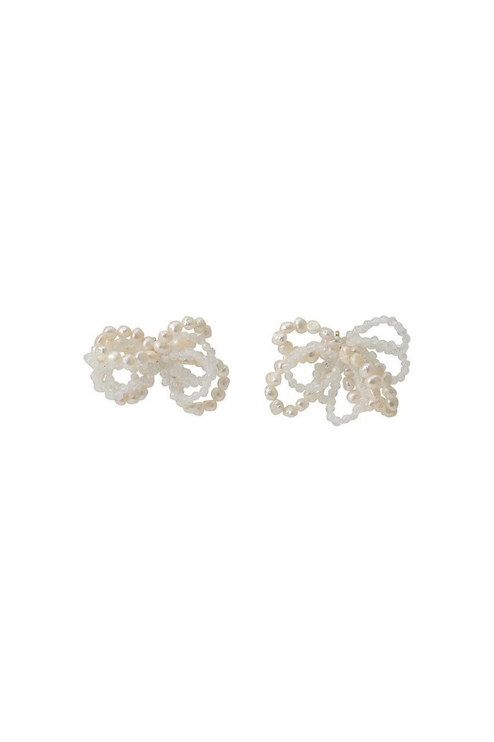 【ナチュラリジュエリ/NATURALI JEWELRY】のフラッフィービーズピアス ホワイト インテリア・キッズ・メンズ・レディースファッション・服の通販 founy(ファウニー) https://founy.com/ ファッション Fashion レディースファッション Fashion for Women ジュエリー Jewelry ファッションリング Fashion Rings イヤリング・フープ・ドロップタイプ Hoop, Drop & Clip Earrings おすすめ Recommended / Our Picks イヤリング Earrings デニム Denim, Jeans Material パール Pearl, Pearl Accent フェミニン Feminine, Girly リボン Ribbon, Bow エレガント 上品 Elegant |ID: prp329100004953053 ipo3291000000037336010