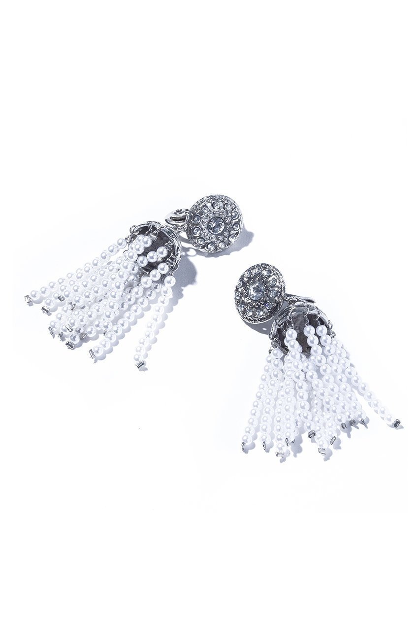 【イリスフォーセブン/IRIS 47】のpalace pearl fringe イヤリング 人気、トレンドファッション・服の通販 founy(ファニー) 　ファッション　Fashion　レディースファッション　Fashion for Women　ジュエリー　Jewelry　ファッションリング　Fashion Rings　イヤリング・フープ・ドロップタイプ　Hoop, Drop & Clip Earrings　イヤリング　Earrings　エレガント 上品　Elegant　カットソー　Cut and Sewn Top　ガラス　Glass, Glassware　クラシカル　Classical, Vintage-Inspired　シンプル　Simple, Minimal　タッセル　Tassel, Fringe　パール　Pearl, Pearl Accent　フリンジ　Fringe, Tassel　モダン　Modern, Contemporary　モチーフ　Motif, Design Theme　ラグジュアリー　Luxury, Elegant　other-3|ID: prp329100004953084 ipo3291000000037166407