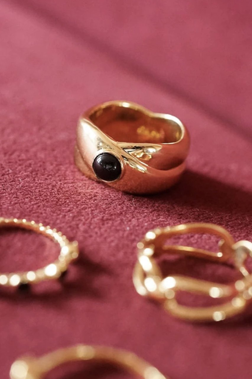【デイジー ロンドン/DAISY LONDON】の【Polly Sayer】Black Onyx Chunky Band リング ゴールド 人気、トレンドファッション・服の通販 founy(ファニー) 　ファッション　Fashion　レディースファッション　Fashion for Women　ジュエリー　Jewelry　なめらか　Smooth, Silky Texture　フォルム　Silhouette, Form　other-7|ID: prp329100004953258 ipo3291000000037167501