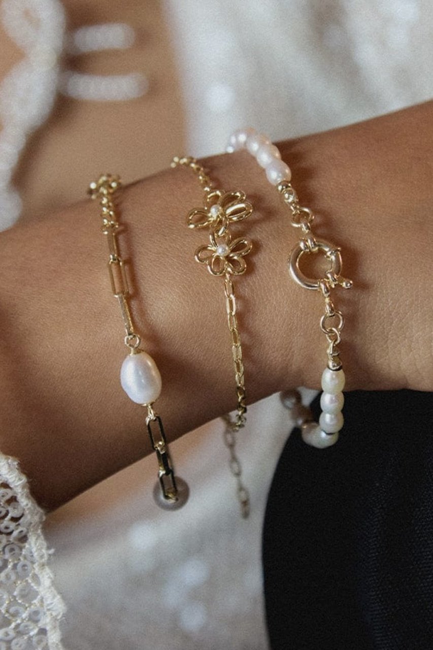 【デイジー ロンドン/DAISY LONDON】のPearl Beaded Chain ブレスレット 人気、トレンドファッション・服の通販 founy(ファニー) 　ファッション　Fashion　レディースファッション　Fashion for Women　ジュエリー　Jewelry　チェーン＆カフブレスレット　Cuff & Chain Bracelets　バングル・カフブレスレット　Bangles & Cuff Bracelets　おすすめ　Recommended / Our Picks　オケージョン　Occasion Wear　ギフト プレゼント　Gift / Present　パール　Pearl, Pearl Accent　ブレスレット　Bracelet, Wristband　リュクス　Luxury, Elegant, High-End, Chic　エレガント 上品　Elegant　other-2|ID: prp329100004953329 ipo3291000000037167963