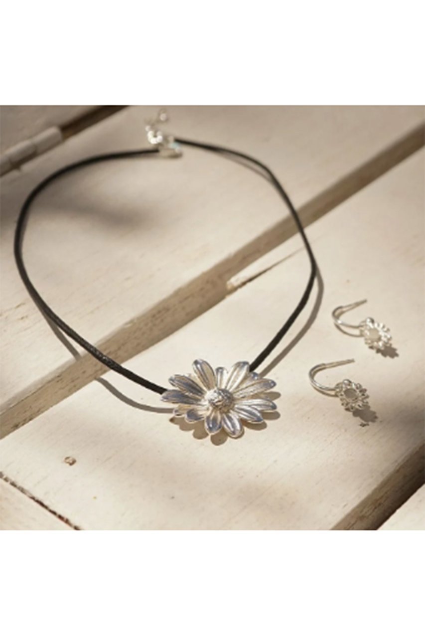 【デイジー ロンドン/DAISY LONDON】のDAISY LARGE CORD FLOWER ネックレス 人気、トレンドファッション・服の通販 founy(ファニー) 　ファッション　Fashion　レディースファッション　Fashion for Women　ジュエリー　Jewelry　ネックレス　Necklaces & Pendants　コレクション　Collection, Seasonal Line　ネックレス　Necklace, Pendant Necklace　ブレスレット　Bracelet, Wristband　other-8|ID: prp329100004953541 ipo3291000000037169125