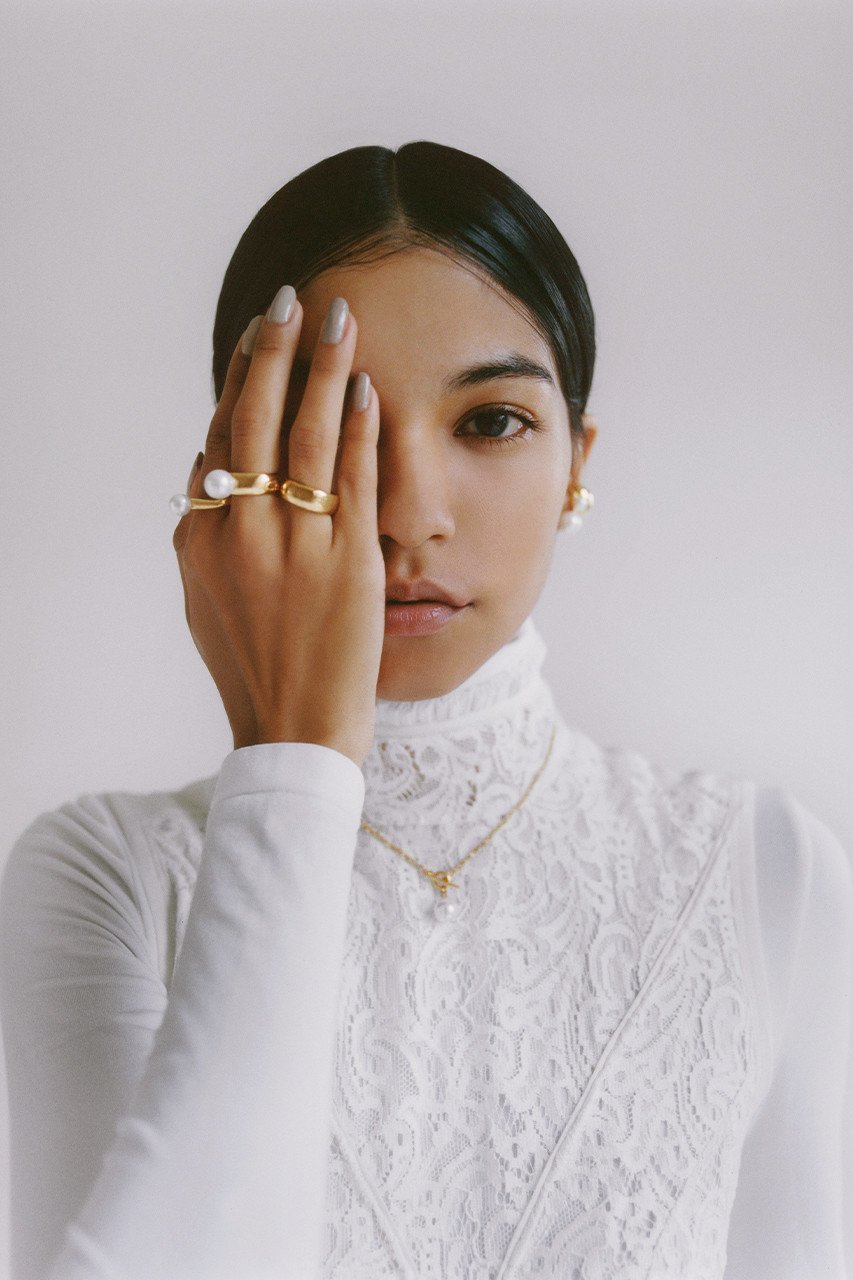 【サラース/SARARTH】のFAKE PEARL ゴールドスタッズピアス M 人気、トレンドファッション・服の通販 founy(ファニー) 　ファッション　Fashion　レディースファッション　Fashion for Women　ジュエリー　Jewelry　ファッションリング　Fashion Rings　イヤリング・フープ・ドロップタイプ　Hoop, Drop & Clip Earrings　イヤリング　Earrings　ガラス　Glass, Glassware　パール　Pearl, Pearl Accent　other-2|ID: prp329100004953591 ipo3291000000037169383