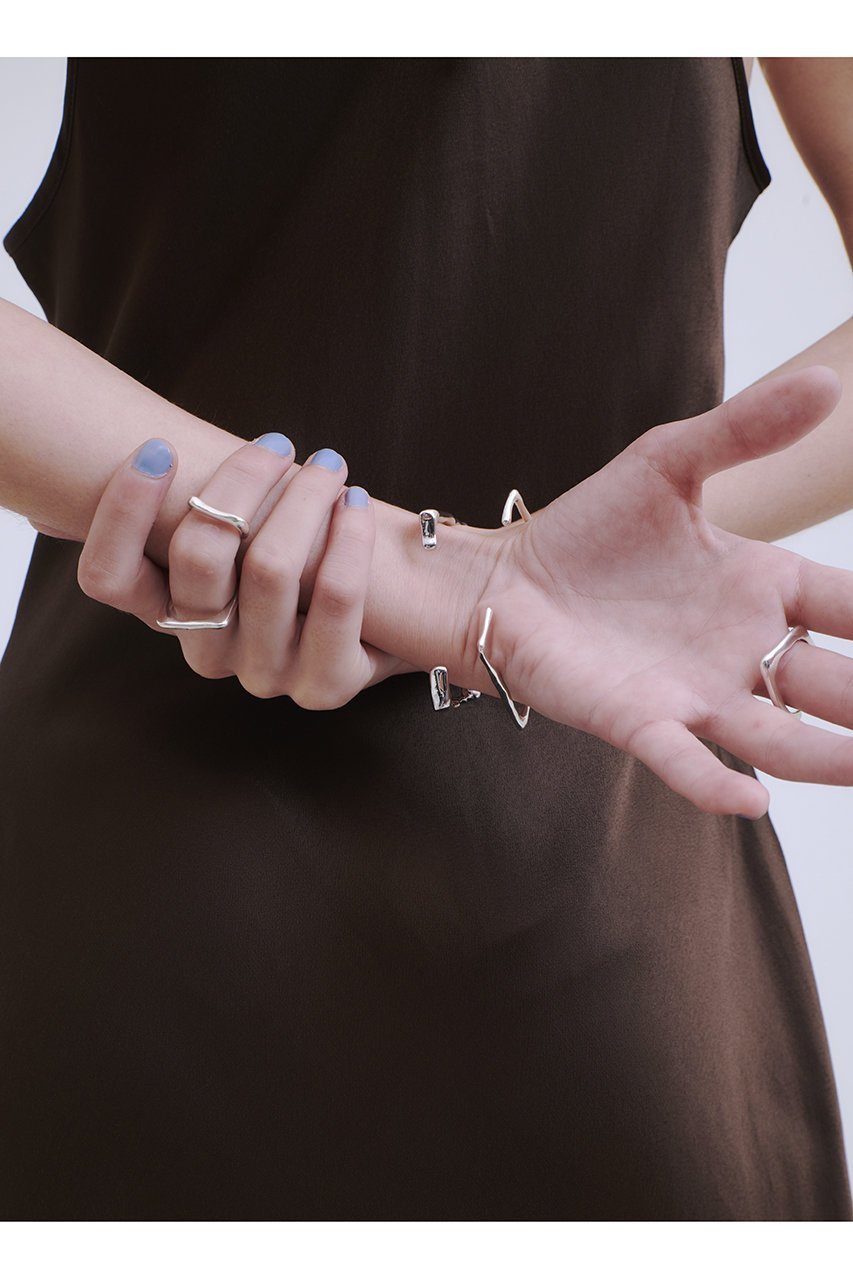 【メゾンドパルス/MAISON DPULSE】のSquare バングル 人気、トレンドファッション・服の通販 founy(ファニー) 　ファッション　Fashion　レディースファッション　Fashion for Women　ジュエリー　Jewelry　チェーン＆カフブレスレット　Cuff & Chain Bracelets　バングル・カフブレスレット　Bangles & Cuff Bracelets　おすすめ　Recommended / Our Picks　クール　Cool, Chic　シンプル　Simple, Minimal　スクエア　Square, Square Shape　スタイリッシュ　Stylish, Fashionable　バングル　Bangle, Bracelet　other-3|ID: prp329100004953599 ipo3291000000037169438