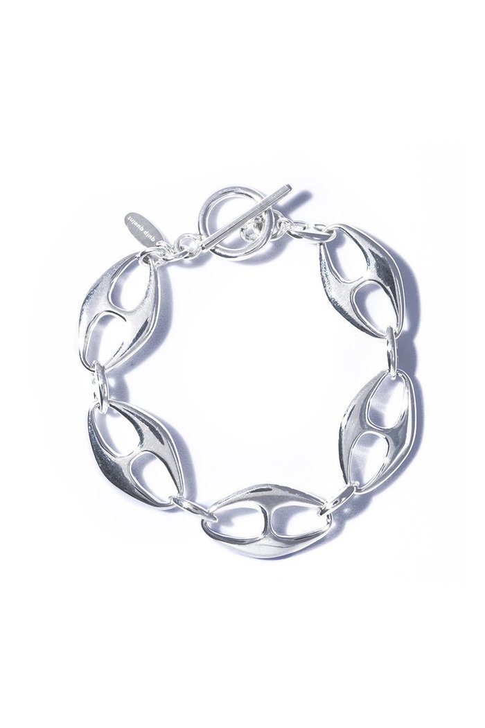 【クイップ クエイント/quip queint】のrhombus chain ブレスレット インテリア・キッズ・メンズ・レディースファッション・服の通販 founy(ファウニー) https://founy.com/ ファッション Fashion レディースファッション Fashion for Women ジュエリー Jewelry チェーン＆カフブレスレット Cuff & Chain Bracelets バングル・カフブレスレット Bangles & Cuff Bracelets おすすめ Recommended / Our Picks シルバー Silver, Metallic Silver シンプル Simple, Minimal チェーン Chain, Chain Strap ブレスレット Bracelet, Wristband モチーフ Motif, Design Theme |ID: prp329100004953608 ipo3291000000037169494