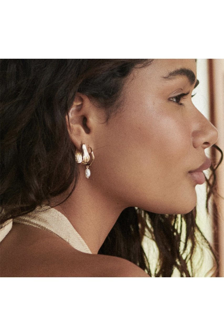 【デイジー ロンドン/DAISY LONDON】のORGANIC HOOP PEARL DROP ピアス 人気、トレンドファッション・服の通販 founy(ファニー) 　ファッション　Fashion　レディースファッション　Fashion for Women　ジュエリー　Jewelry　ファッションリング　Fashion Rings　イヤリング・フープ・ドロップタイプ　Hoop, Drop & Clip Earrings　イヤリング　Earrings　コレクション　Collection, Seasonal Line　パール　Pearl, Pearl Accent　other-2|ID: prp329100004953640 ipo3291000000037169695