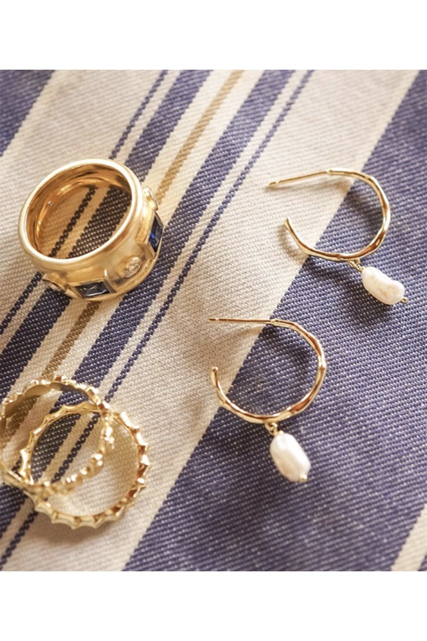 【デイジー ロンドン/DAISY LONDON】のORGANIC HOOP PEARL DROP ピアス 人気、トレンドファッション・服の通販 founy(ファニー) 　ファッション　Fashion　レディースファッション　Fashion for Women　ジュエリー　Jewelry　ファッションリング　Fashion Rings　イヤリング・フープ・ドロップタイプ　Hoop, Drop & Clip Earrings　イヤリング　Earrings　コレクション　Collection, Seasonal Line　パール　Pearl, Pearl Accent　other-7|ID: prp329100004953640 ipo3291000000037169700