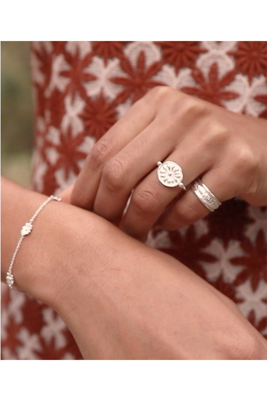 【デイジー ロンドン/DAISY LONDON】のDAISY FLOWER リング 人気、トレンドファッション・服の通販 founy(ファニー) 　ファッション　Fashion　レディースファッション　Fashion for Women　ジュエリー　Jewelry　オーガニック　Organic Cotton　コレクション　Collection, Seasonal Line　シルバー　Silver, Metallic Silver　エレガント 上品　Elegant　other-2|ID: prp329100004953642 ipo3291000000037169711