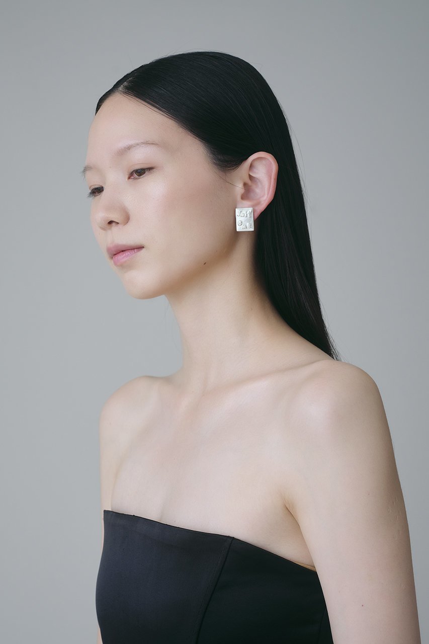 【プラウ/PLOW】のLettering Square イヤリング(片耳用) 人気、トレンドファッション・服の通販 founy(ファニー) 　ファッション　Fashion　レディースファッション　Fashion for Women　ジュエリー　Jewelry　ファッションリング　Fashion Rings　イヤリング・フープ・ドロップタイプ　Hoop, Drop & Clip Earrings　イヤリング　Earrings　スクエア　Square, Square Shape　プレート　Plate, Dish　モチーフ　Motif, Design Theme　片耳　One-Ear, Single Earring　other-3|ID: prp329100004953663 ipo3291000000037169849