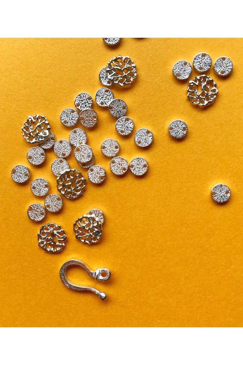 【カオル/KAORU】のALLIUM シルバーネックレス 人気、トレンドファッション・服の通販 founy(ファニー) 　ファッション　Fashion　レディースファッション　Fashion for Women　ジュエリー　Jewelry　ネックレス　Necklaces & Pendants　シルバー　Silver, Metallic Silver　シンプル　Simple, Minimal　ネックレス　Necklace, Pendant Necklace　モチーフ　Motif, Design Theme　ランダム　Random, Irregular　手編み　Hand-Knitted, Handmade Knit　other-5|ID: prp329100004953758 ipo3291000000037170381