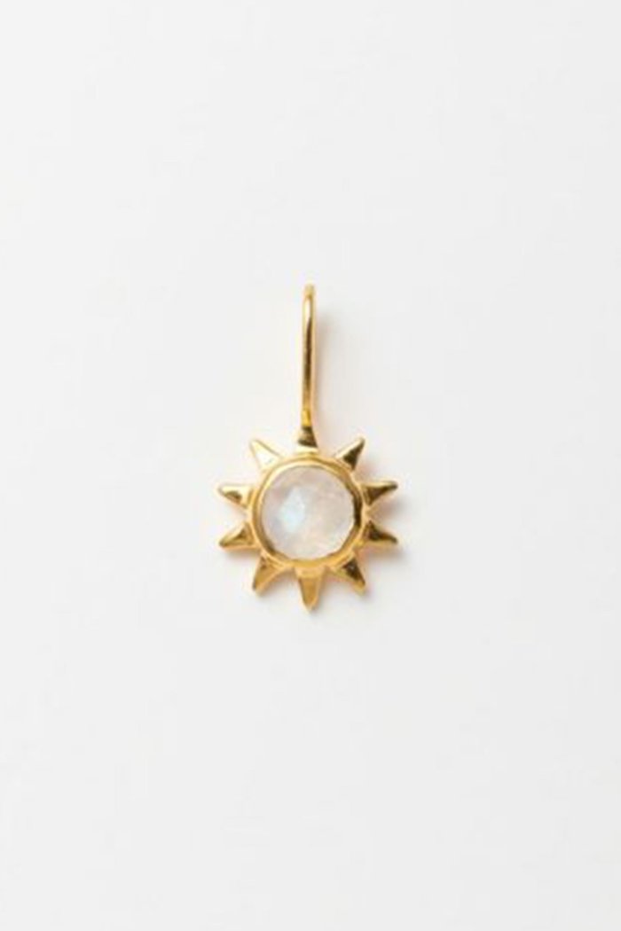 【ヌキテパ/NE QUITTEZ PAS】の【UPALA】Sun チャーム With レインボームーンストーン インテリア・キッズ・メンズ・レディースファッション・服の通販 founy(ファウニー) https://founy.com/ ファッション Fashion レディースファッション Fashion for Women ジュエリー Jewelry おすすめ Recommended / Our Picks チェーン Chain, Chain Strap チャーム Charm, Pendant ネックレス Necklace, Pendant Necklace フープ Hoop, Hoop Earrings ブレスレット Bracelet, Wristband モチーフ Motif, Design Theme ローズ Rose, Rose Motif |ID: prp329100004953943 ipo3291000000037171422