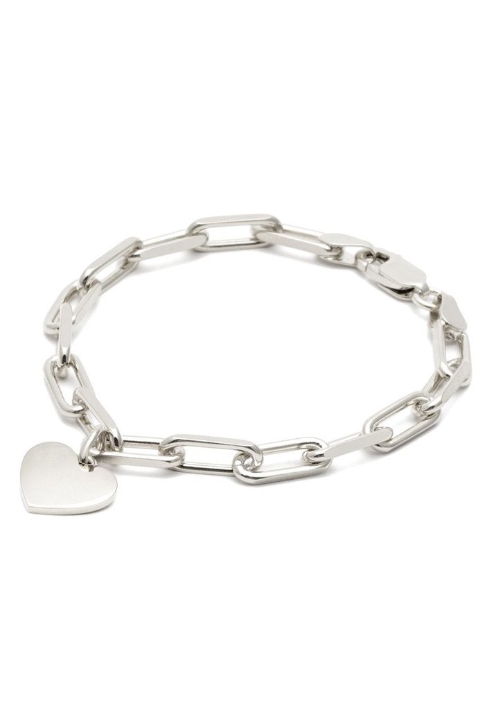 【オー/oeau】のlove charm chain ブレスレット インテリア・キッズ・メンズ・レディースファッション・服の通販 founy(ファウニー) https://founy.com/ ファッション Fashion レディースファッション Fashion for Women ジュエリー Jewelry チェーン＆カフブレスレット Cuff & Chain Bracelets バングル・カフブレスレット Bangles & Cuff Bracelets おすすめ Recommended / Our Picks クール Cool, Chic コーティング Coating, Coated Finish シルバー Silver, Metallic Silver チェーン Chain, Chain Strap チャーム Charm, Pendant ネックレス Necklace, Pendant Necklace ブレスレット Bracelet, Wristband |ID: prp329100004953976 ipo3291000000037171613