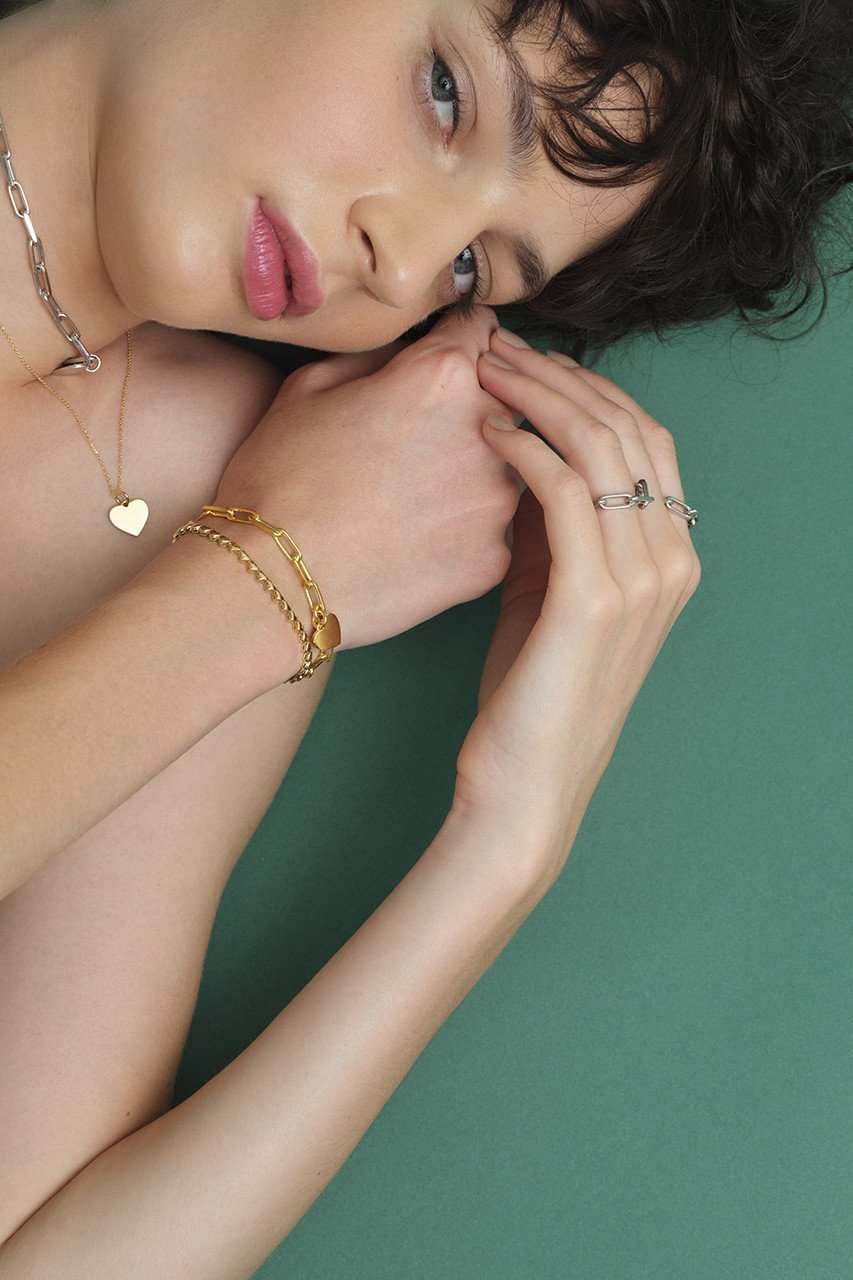 【オー/oeau】のlove charm chain ブレスレット 人気、トレンドファッション・服の通販 founy(ファニー) 　ファッション　Fashion　レディースファッション　Fashion for Women　ジュエリー　Jewelry　チェーン＆カフブレスレット　Cuff & Chain Bracelets　バングル・カフブレスレット　Bangles & Cuff Bracelets　おすすめ　Recommended / Our Picks　クール　Cool, Chic　コーティング　Coating, Coated Finish　シルバー　Silver, Metallic Silver　チェーン　Chain, Chain Strap　チャーム　Charm, Pendant　ネックレス　Necklace, Pendant Necklace　ブレスレット　Bracelet, Wristband　other-2|ID: prp329100004953976 ipo3291000000037171616