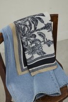 【ガリャルダガランテ/GALLARDAGALANTE】のプリントリバーシブルスカーフ 人気、トレンドファッション・服の通販 founy(ファニー) ファッション Fashion レディースファッション Fashion for Women ストール Soft & Warm Scarves マフラー・スヌード / 冬小物の定番 Scarves & Mufflers クラシカル Classical, Vintage-Inspired スカーフ Scarf, Neckwear ストール Stole, Wrap プリント Print, Printed Pattern マフラー Scarf, Muffler リバーシブル Reversible, Two-Sided エレガント 上品 Elegant thumbnail ネイビー|ID: prp329100004954112 ipo3291000000037172997