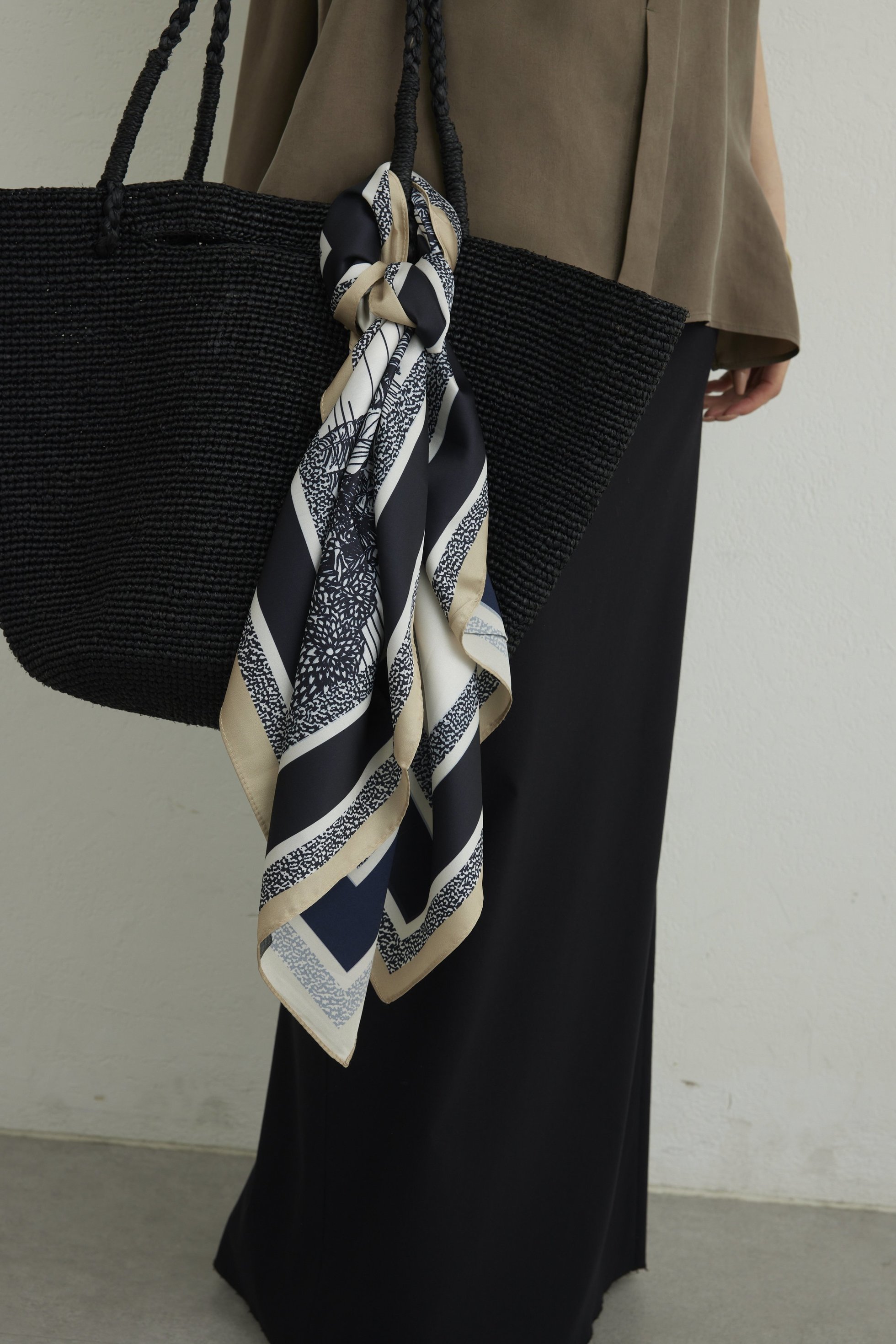 【ガリャルダガランテ/GALLARDAGALANTE】のプリントリバーシブルスカーフ 人気、トレンドファッション・服の通販 founy(ファニー) 　ファッション　Fashion　レディースファッション　Fashion for Women　ストール　Soft & Warm Scarves　マフラー・スヌード / 冬小物の定番　Scarves & Mufflers　クラシカル　Classical, Vintage-Inspired　スカーフ　Scarf, Neckwear　ストール　Stole, Wrap　プリント　Print, Printed Pattern　マフラー　Scarf, Muffler　リバーシブル　Reversible, Two-Sided　エレガント 上品　Elegant　other-3|ID: prp329100004954112 ipo3291000000037172999