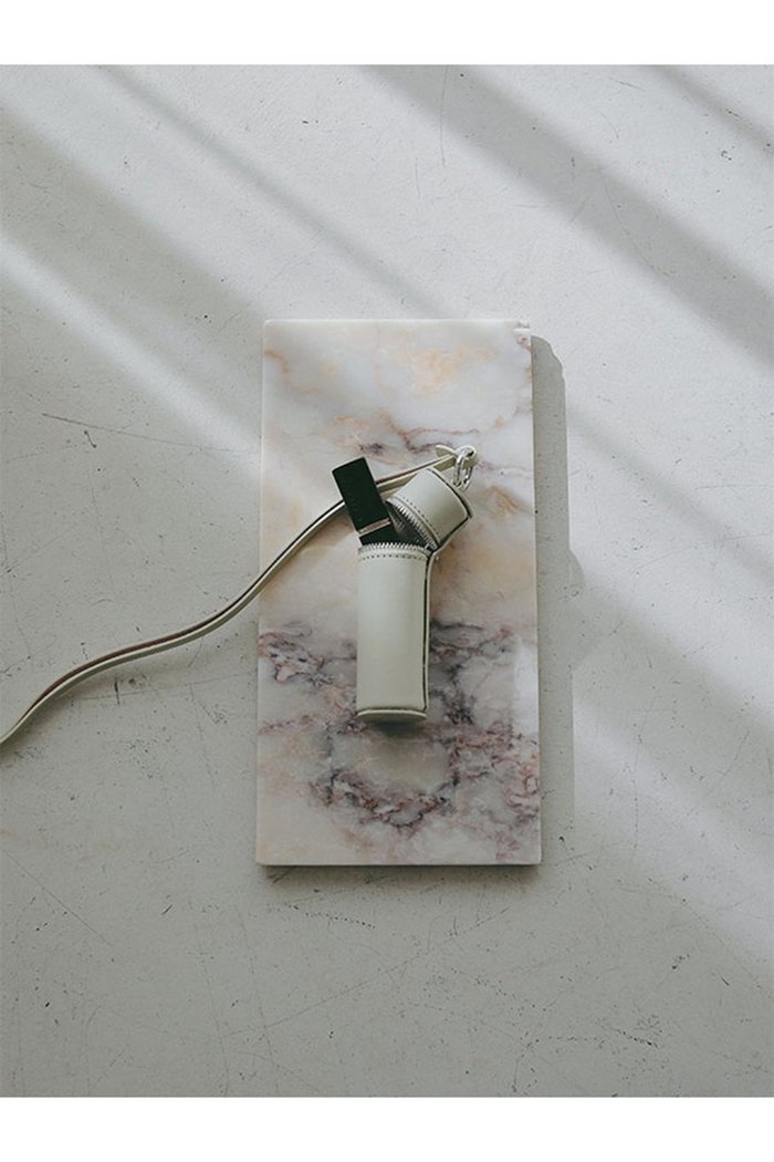 【エトレトウキョウ/ETRE TOKYO】のタンドレザージップリップケース インテリア・キッズ・メンズ・レディースファッション・服の通販 founy(ファニー) https://founy.com/ ファッション Fashion レディースファッション Fashion for Women レイングッズ・傘・晴雨兼用傘 Umbrellas & Rain Gear アクセサリー Fashion Accessories コンパクト Compact, Small Size 傘 Umbrella, Parasol シルバー Silver, Metallic Silver シンプル Simple, Minimal ジップ Zip, Zipper スマート Smart, Elegant 時計 Watch, Wristwatch ハンカチ Handkerchief, Hanky フォルム Silhouette, Form ラップ Wrap, Wrap Design リップ Lip, Lip Motif |ID: prp329100004954128 ipo3291000000037173101