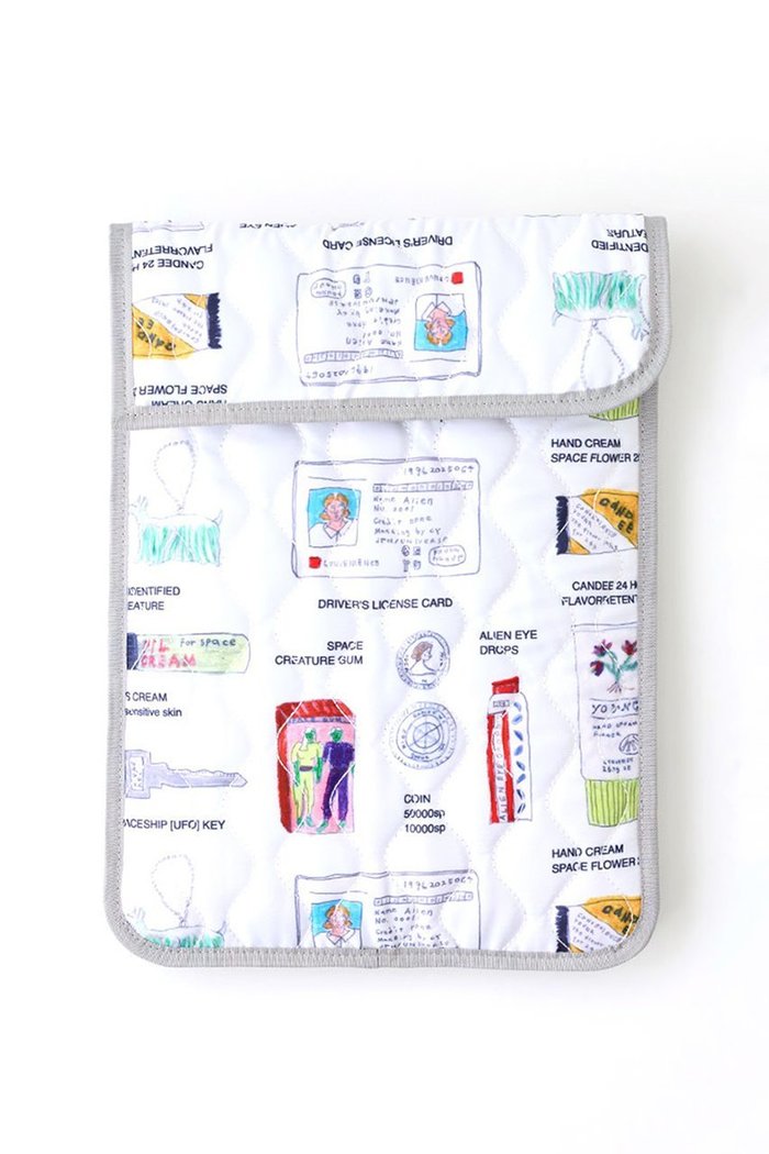 【エーシーン/A SCENE】の【CONVENIENCE YOUNG】Gadget sleeve インテリア・キッズ・メンズ・レディースファッション・服の通販 founy(ファウニー) https://founy.com/ ファッション Fashion レディースファッション Fashion for Women トップス・カットソー Cut & Sew Tops キルティング Quilted, Quilting グラフィック Graphic, Graphic Design スリーブ Sleeve, Long Sleeve / Short Sleeve パイピング Piping, Trim Design プリント Print, Printed Pattern ポーチ Pouch, Small Case ランダム Random, Irregular 定番 Standard, Basic Item |ID: prp329100004954197 ipo3291000000037173612