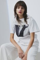 【アンクレイヴ/uncrave】の【4/29 12:00販売開始】misuzu otsuka × uncrave PHOTO TEE 人気、トレンドファッション・服の通販 founy(ファニー) ファッション Fashion レディースファッション Fashion for Women トップス・カットソー Cut & Sew Tops シャツ・ブラウス・オフィスカジュアル Elegant Blouses & Button-Ups ロングTシャツ・Tシャツ Longline T-Shirts & Tees カットソー・ベーシックTシャツ Cut-and-Sewn Tops / Stretch Tees & Basics ショート Short, Short Length スリーブ Sleeve, Long Sleeve / Short Sleeve ビンテージ Vintage, Retro Style プレミアム Premium, High-End 新作・新入荷 New Arrivals / New In 2025年 2025 2025春夏・S/S Spring/Summer 2025 SS25 2026年 2026 2026春夏・S/S Spring/Summer 2026 SS26 |ID:prp329100004954345