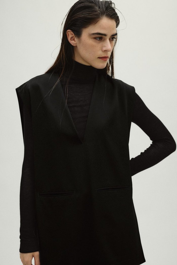 【リムアーク/RIM.ARK】のSharp neck Cape/ケープ インテリア・キッズ・メンズ・レディースファッション・服の通販 founy(ファウニー) https://founy.com/ ファッション Fashion レディースファッション Fashion for Women ストール Soft & Warm Scarves マフラー・スヌード / 冬小物の定番 Scarves & Mufflers カットソー Cut and Sewn Top シンプル Simple, Minimal ストール Stole, Wrap ドレープ Drape, Draping Fabric ベスト Vest, Waistcoat マフラー Scarf, Muffler |ID: prp329100004954420 ipo3291000000037175236