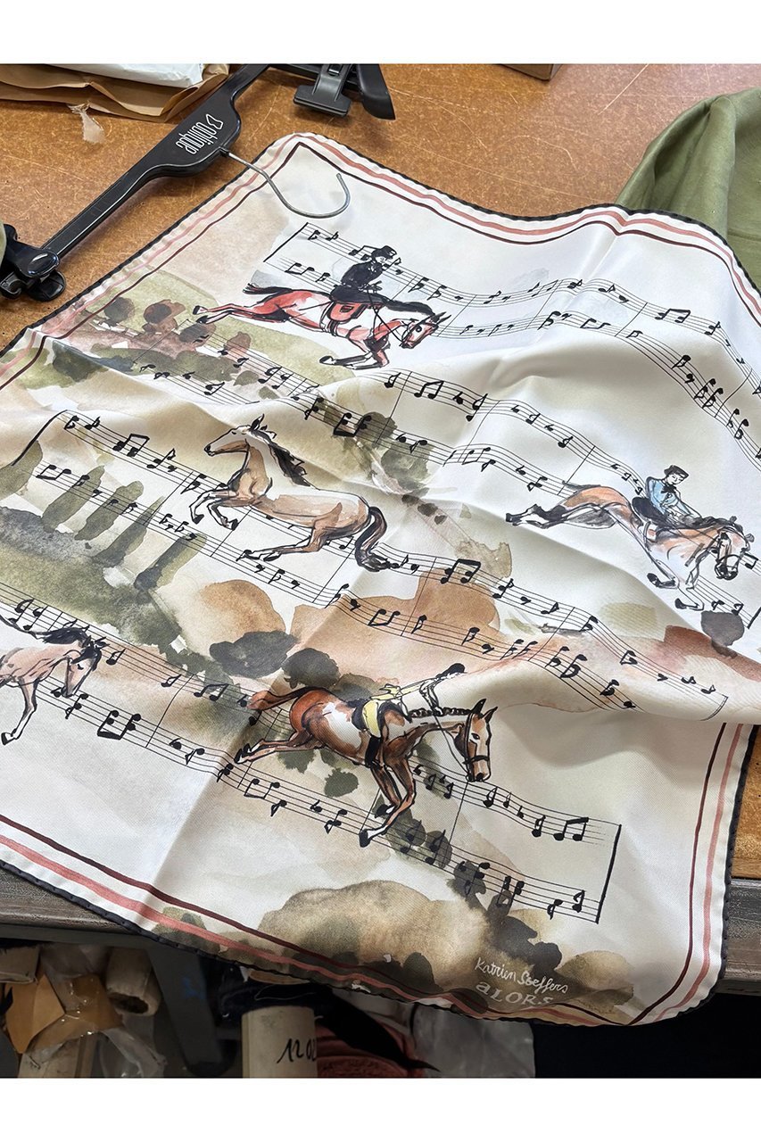 【アロー/aLORS】のCarre Cavaliers par Katrien Soeffers Cavaliers スカーフ 人気、トレンドファッション・服の通販 founy(ファニー) 　ファッション　Fashion　レディースファッション　Fashion for Women　ストール　Soft & Warm Scarves　マフラー・スヌード / 冬小物の定番　Scarves & Mufflers　なめらか　Smooth, Silky Texture　イタリア　Italy　ウォーター　Water　シルク　Silk, 100% Silk　スカーフ　Scarf, Neckwear　ストール　Stole, Wrap　マフラー　Scarf, Muffler　モチーフ　Motif, Design Theme　エレガント 上品　Elegant　other-6|ID: prp329100004954501 ipo3291000000037175783