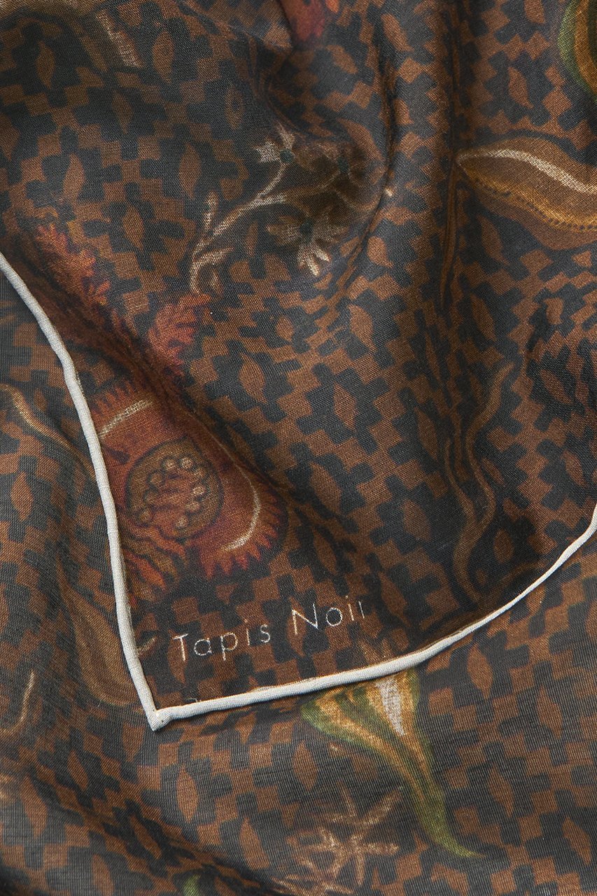 【タピス ノワール/Tapis Noir】のLight スカーフ 人気、トレンドファッション・服の通販 founy(ファニー) 　ファッション　Fashion　レディースファッション　Fashion for Women　ストール　Soft & Warm Scarves　マフラー・スヌード / 冬小物の定番　Scarves & Mufflers　コンパクト　Compact, Small Size　スカーフ　Scarf, Neckwear　スクエア　Square, Square Shape　ストール　Stole, Wrap　フランス　France, French　プリント　Print, Printed Pattern　ペイズリー　Paisley, Ethnic Pattern　マフラー　Scarf, Muffler　other-3|ID: prp329100004954748 ipo3291000000037177362