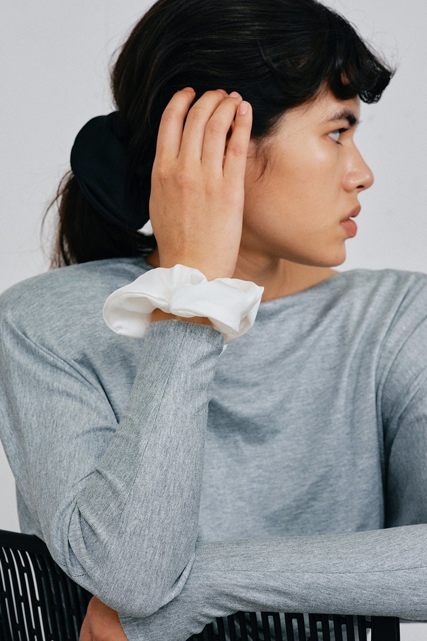 【ヘイップ/heyep】のSilk Heart Scrunchie(Medium) 人気、トレンドファッション・服の通販 founy(ファニー) 　ファッション　Fashion　レディースファッション　Fashion for Women　シュシュ&ヘアアクセ/ヘアアレンジ　Scrunchies & Hair Accessories　おすすめ　Recommended / Our Picks　アクセサリー　Fashion Accessories　エレガント 上品　Elegant　シルク　Silk, 100% Silk　ハーフ　Half, Half-Length　ポーチ　Pouch, Small Case　モチーフ　Motif, Design Theme　旅行　Travel　other-2|ID: prp329100004954785 ipo3291000000037177627