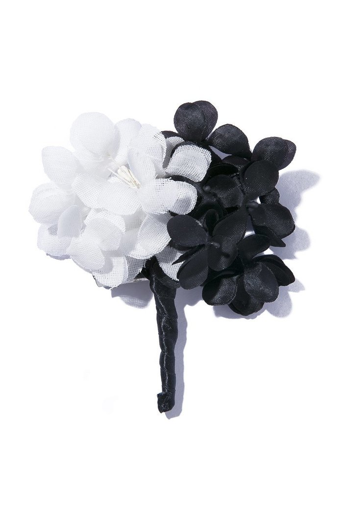 【イリスフォーセブン/IRIS 47】のhydrangea コサージュ インテリア・キッズ・メンズ・レディースファッション・服の通販 founy(ファウニー) https://founy.com/ ファッション Fashion レディースファッション Fashion for Women シュシュ&ヘアアクセ/ヘアアレンジ Scrunchies & Hair Accessories アクセサリー Fashion Accessories クール Cool, Chic ジャケット Jacket, Outerwear ドレス Dress, One-Piece フォーマル Formal, Dressy モチーフ Motif, Design Theme モノトーン Monotone, Black and White |ID: prp329100004955203 ipo3291000000037180483