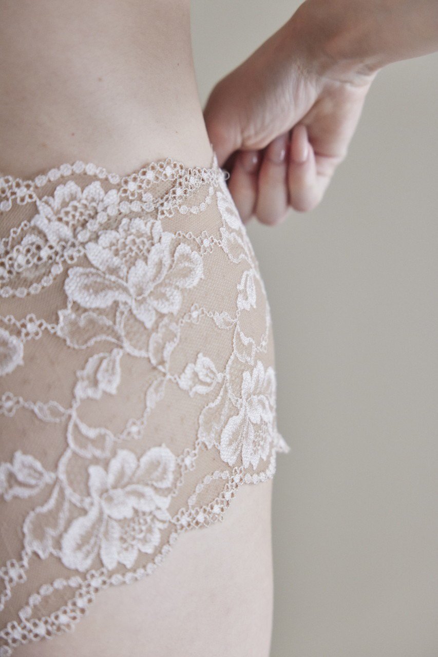 【イヴジュ/YVESJU】のHigh-waist lace shorts 人気、トレンドファッション・服の通販 founy(ファニー) 　ファッション　Fashion　レディースファッション　Fashion for Women　下着・ランジェリー　Lingerie & Intimates　ショーツ・ランジェリー用ボトムス　Panties / Briefs / Lingerie Bottoms　キャミソール　Camisole, Spaghetti Strap Top　ショーツ　Shorts, Short Pants　ラグジュアリー　Luxury, Elegant　ランジェリー　Lingerie, Intimate Wear　レース　Lace, Lace Fabric　エレガント 上品　Elegant　other-8|ID: prp329100004956441 ipo3291000000037190260